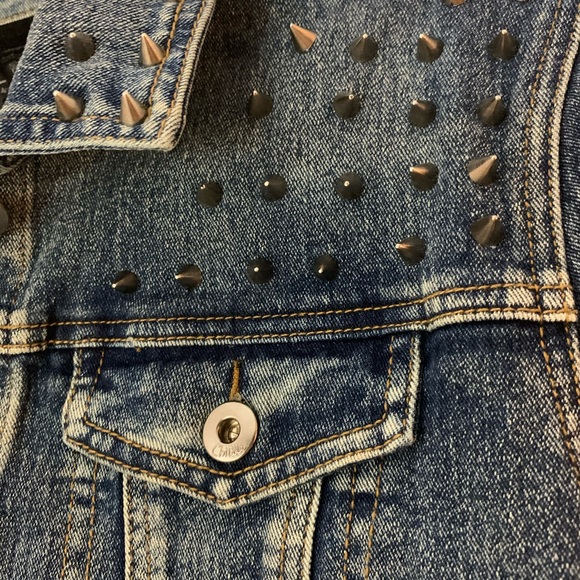 Blue Denim Jacket With Spikes on Shoulders - Picture 7 of 9